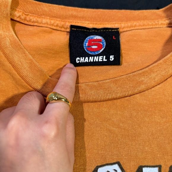 Channel 5 merch orange t-shirt - Picture 3 of 6